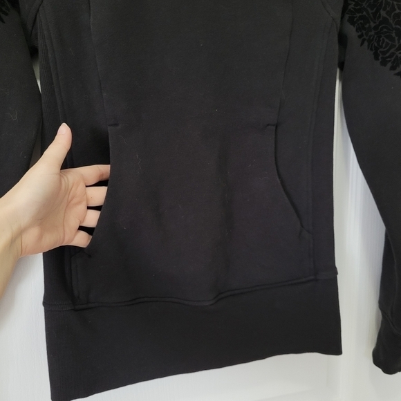 RARE Lululemon Floral Flock Pullover size 2 black quarter zip velvet floral 2017 - Picture 11 of 16